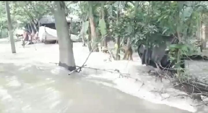 বন্যার পরিস্থিতি আরো অবনতি মালদার, প্লাবিত প্রায় পঞ্চাশটি গ্রাম