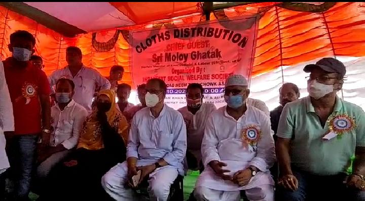 গরীবদের বস্ত্র বিতরণ ইনসানিয়াত ওয়েল ফেয়ার সোসাইটির