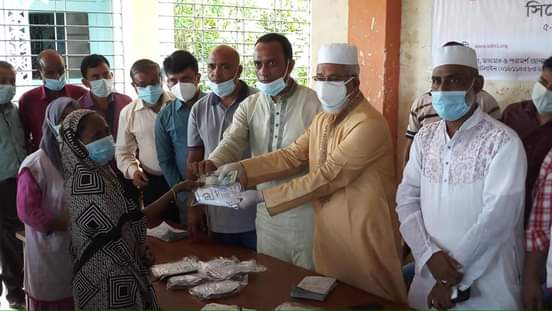 কান্দিগাঁও ইউনিয়নে বন্যায় ক্ষতিগ্রস্তদের রেডক্রিসেন্ট সোসাইটির নগদ অর্থ বিতরণ