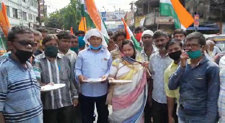 ম্যাজিক স্ট্যান্ড পরিবর্তন নিয়ে বিক্ষোভ আই এন টি ইউ সি-এর