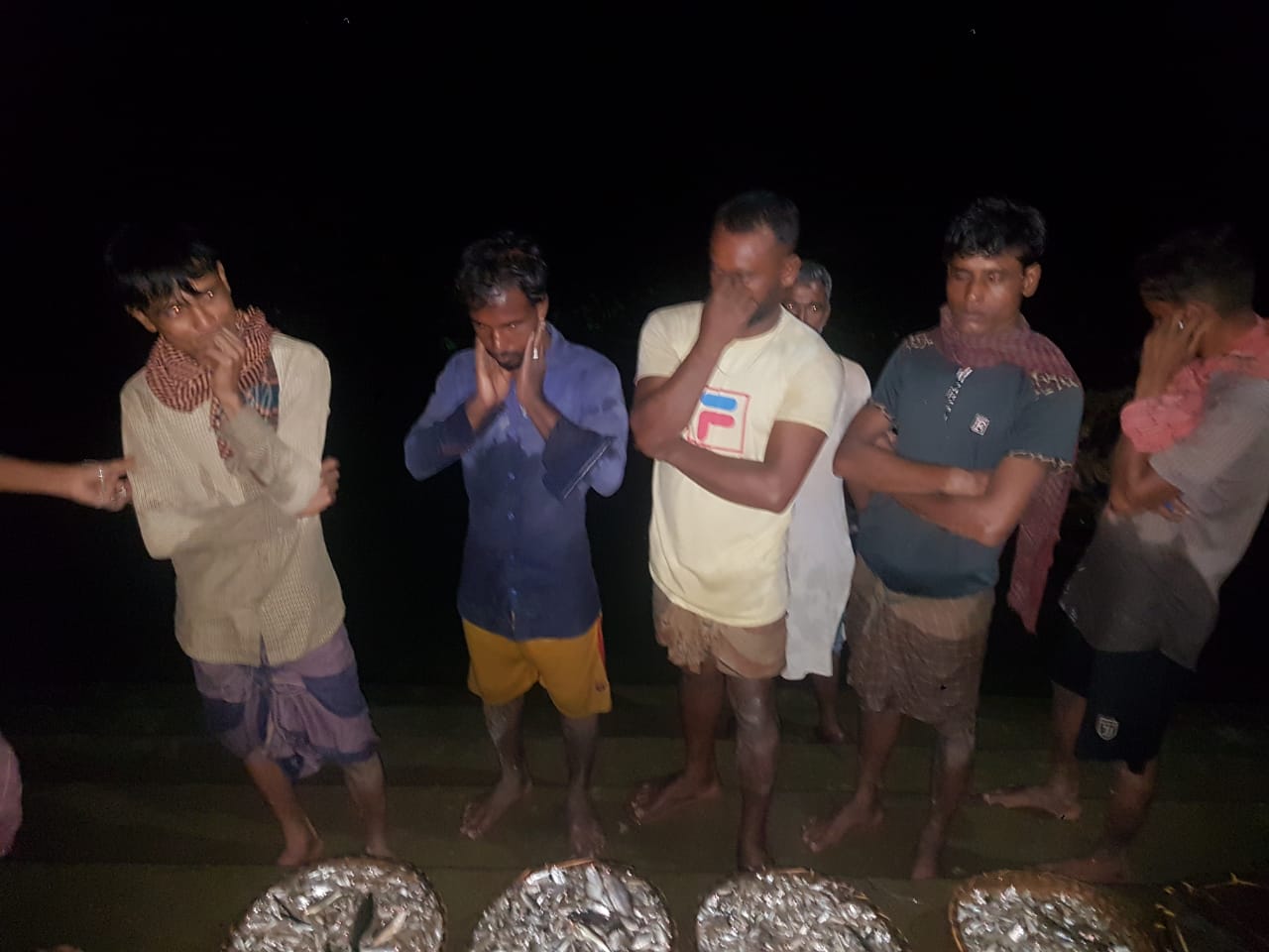 মরাগাঙ্গেঁ চুরি করে মাছ শিকারে এসে নৌকা জাল সহ ধরা পড়লো একদল চোর