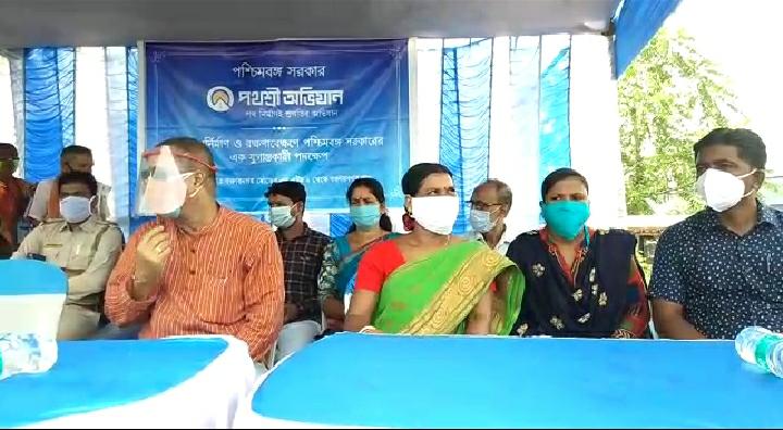 পথশ্রী অভিযানের পক্ষ থেকে ১২০০ কিমি. রাস্তার উদ্বোধন রানীগঞ্জ ব্লকে