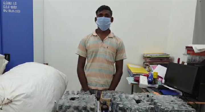 সীমান্ত দিয়ে পাচারের আগেই বিপুল পরিমানে গাঁজা ও ফেন্সিডিল সহ এক যুবককে গ্রেফতার করল মালদা কালিয়াচক থানার গোলাপগঞ্জ ফাঁড়ির পুলিশ