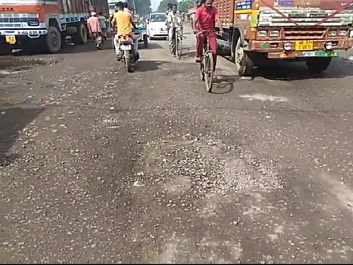 মালদা ৩৪ নং জাতীয় সড়কের সংস্কারের দাবিতে চিঠি কেন্দ্রীয় মন্ত্রী নিতীন গড়করিকে