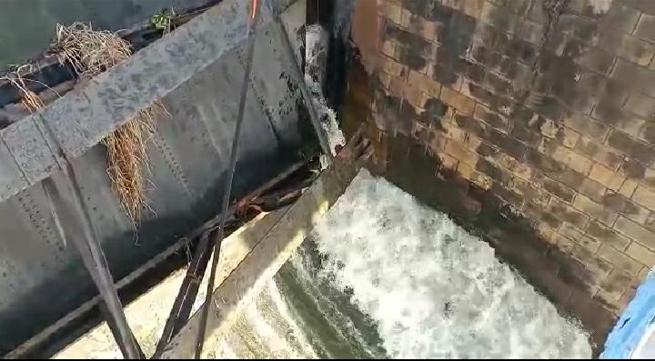 ফের দামোদর ব্যারেজের লকগেট ভেঙে বিপত্তি