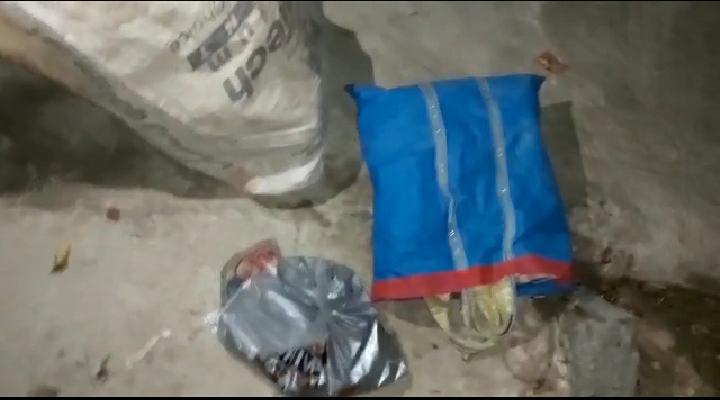 বর্ধমান পৌরসভার ৩ নম্বর ওয়ার্ডের রসিকপুর এলাকায় মুড়ি মুড়কির মত বোমাবাজি