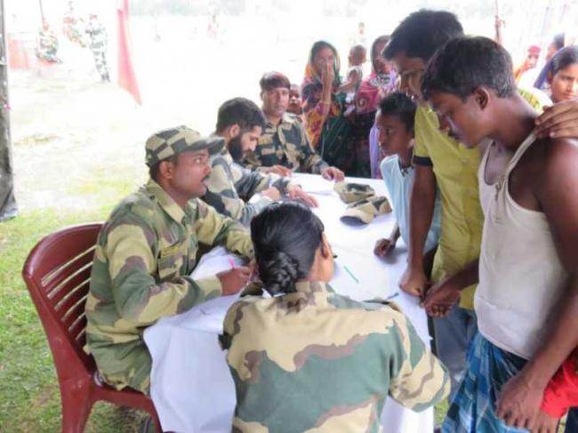 জন সংযোগ বিএসএফের, ফ্রি মেডিকেল ক্যাম্প সেনার, ভিড় করছেন কাশ্মীরিরা