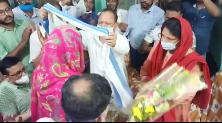 মাদ্রাসা মাধ্যমিকে প্রথম সাদিয়ার বাড়িতে মন্ত্রীর আগমন