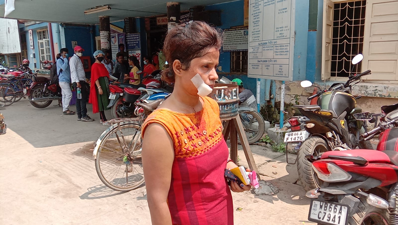 স্বামীর অবৈধ সম্পর্কের প্রতিবাদ করায় আক্রান্ত স্ত্রী