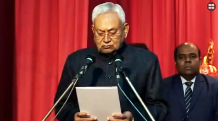সকালে পদত্যাগ, বিকালেই ফের শপথ নিলেন বিহারের মুখ্যমন্ত্রী নীতীশ কুমার