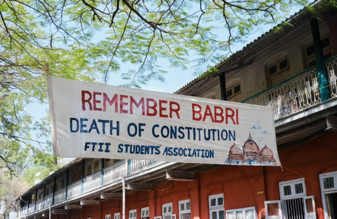 ফিল্ম এন্ড টেলিভিশন ইনস্টিটিউট ইন্ডিয়ার শিক্ষার্থীদের উপর হামলা, প্রতিবাদ ৩০০ প্রাক্তন শিক্ষার্থীর