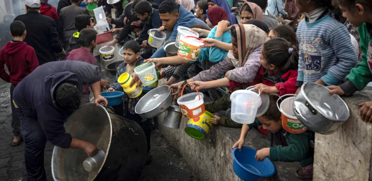 পশুপাখির খাবার খেতে বাধ্য হচ্ছেন ফিলিস্তিনিরা
