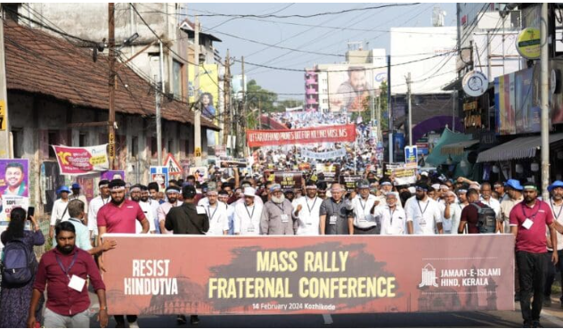 কেরালায় হিন্দুত্ববাদ বিরোধী মিছিলে হাজার হাজার নারী পুরুষ