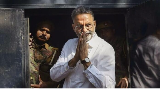 মুখতার আনসারির পক্ষে পোস্ট করায় উত্তরপ্রদেশে দুই পুলিশের বিরুদ্ধে ব্যবস্থা