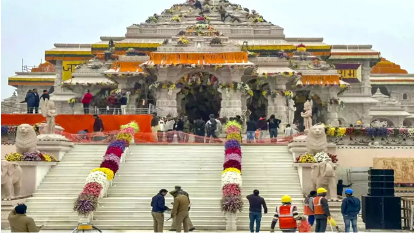 রাম মন্দিরে ফাটল, চুইয়ে পড়ছে পানি