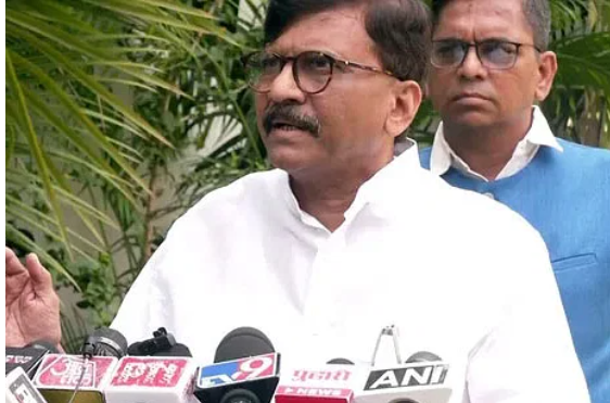 নীতীশ ও নাইডু সবার বন্ধু, মোদির জোট সরকার টিকবে না: সঞ্জয় রাউত