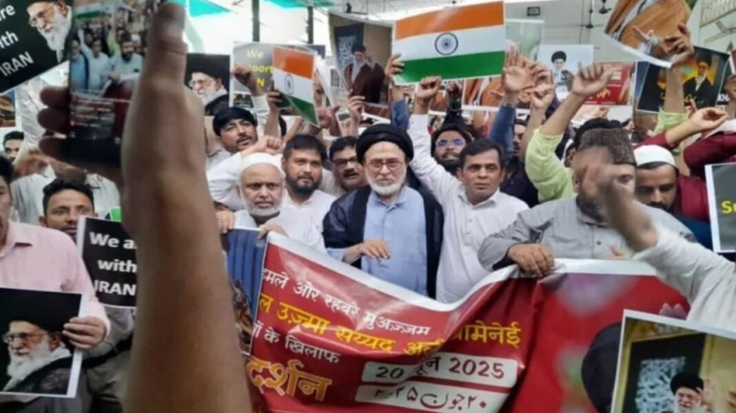 দিল্লিতে ইরানের সমর্থনে বিক্ষোভ: ইসরায়েলের হামলার তীব্র নিন্দা
