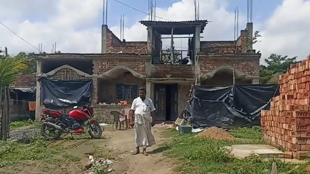 জমি বিবাদকে কেন্দ্র করে মালদায় চলল গুলি, ঘটনায় ভিত-সন্ত্রস্ত এলাকাবাসী