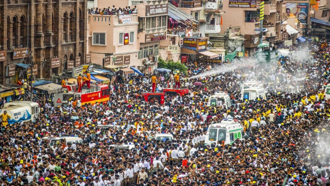 পুরীর রথযাত্রায় কমপক্ষে নিহত ৩, আহত ৫০!বিজেপি সরকারের কাছে মানুষের জীবন মূল্যের চেয়ে ধর্মচরণ কি অনেক বেশি প্রাধান্য পায়?