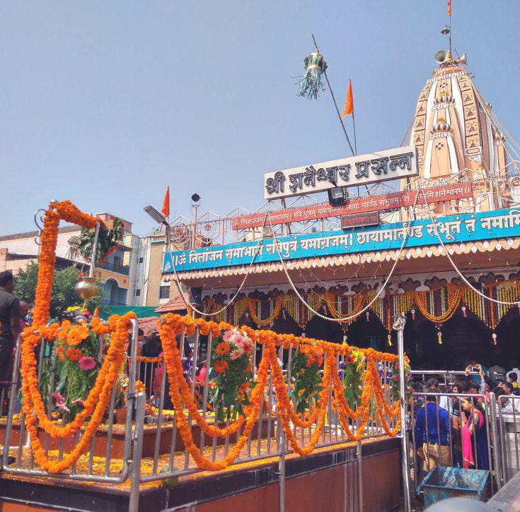 মহারাষ্ট্রের প্রখ্যাত শনি শিংগনাপুর মন্দির ট্রাস্ট একযোগে ১৬৭ জন কর্মচারীকে ছাঁটাই করেছে, যাদের মধ্যে ১১৪ জনই মুসলিম