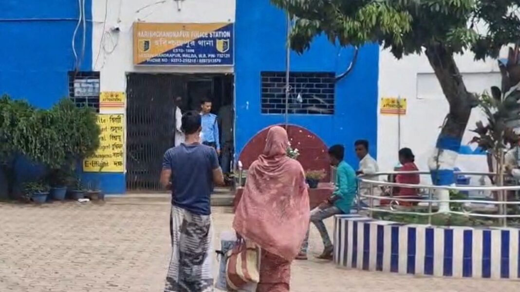 মালদায় জমি দখল ঘিরে নারকীয় হামলা: স্বামীকে পিটিয়ে স্ত্রীকে অর্ধনগ্ন করে মারধর, আতঙ্কে ঘরছাড়া দম্পতি