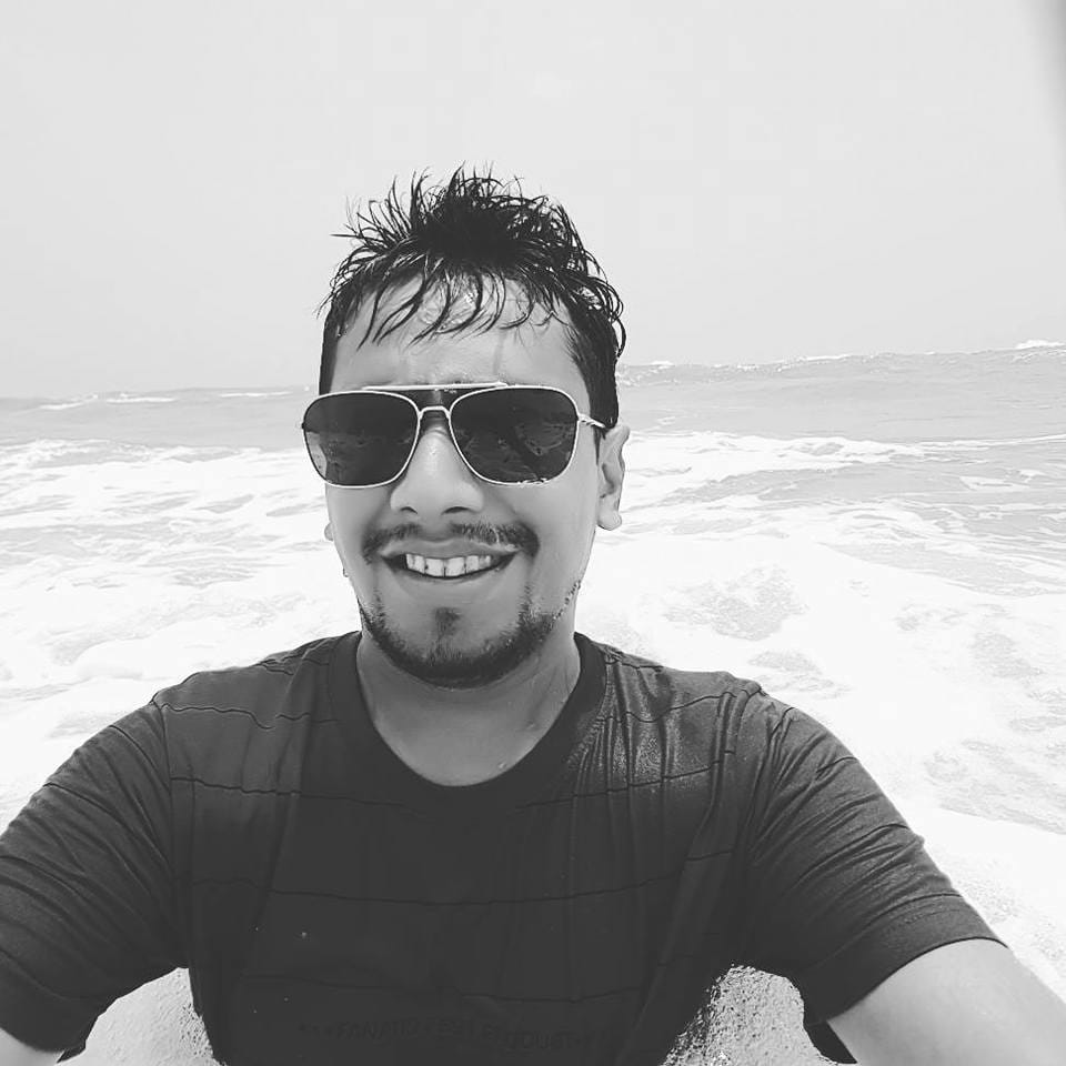 মহিলাদের কুরুচিকর মন্তব্যে অভিযুক্ত অধ্যাপক রাজদীপ মাইতি!আরও একটা ধর্ষণের পর তৎপর হবে প্রশাসন?