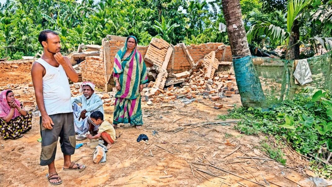 আসামে ব্যাপক উচ্ছেদ অভিযানের ১,০৮০টি পরিবার গৃহহীন যাদের অধিকাংশই বাঙালি