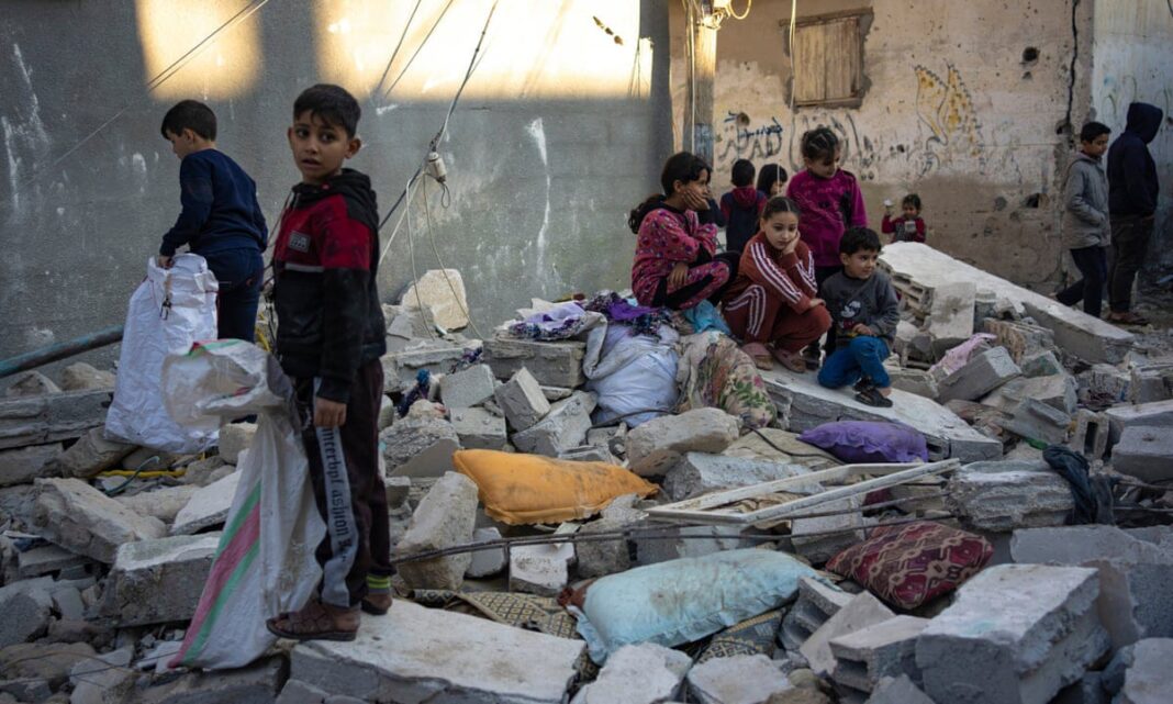 গাজায় মার্চ থেকে ৭৩৭,০০০’র বেশি মানুষ নতুন করে বাস্তুচ্যুত