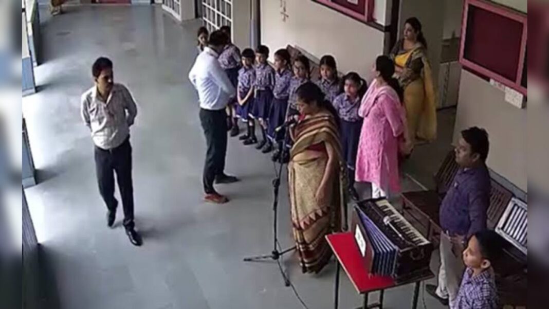 শান্তিপূর্ণ প্রার্থনায় বিতর্ক! কোটার স্কুলে সর্বধর্ম প্রার্থনা নিয়ে হিন্দুত্ববাদী গোষ্ঠীর বিরোধিতা