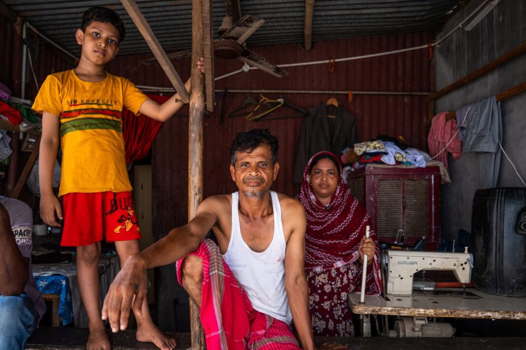 বাঙালি অধ্যুষিত দিল্লির বসন্তকুঞ্জ এলাকায় হঠাৎ বিদ্যুৎ বিচ্ছিন্ন করল প্রসাশন! চরম দুর্ভোগে বাসিন্দারা