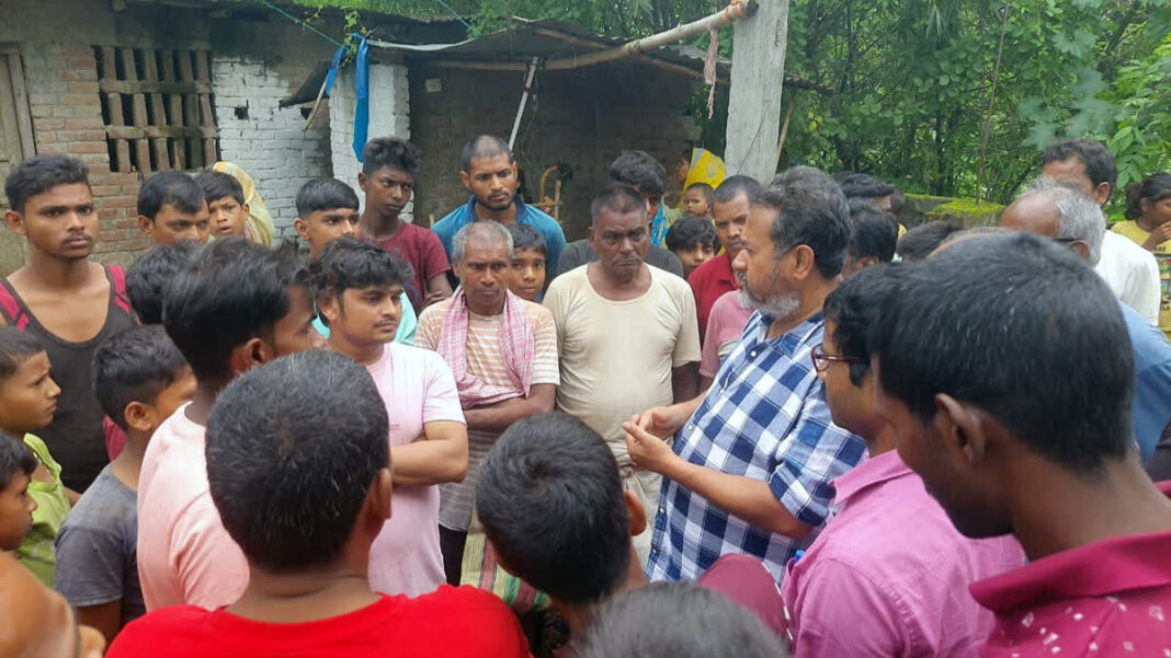 ১২ দিন ধরে ছেলের দেহ বরফে, তদন্তের দাবিতে গ্রামজুড়ে চরম উত্তেজনা!