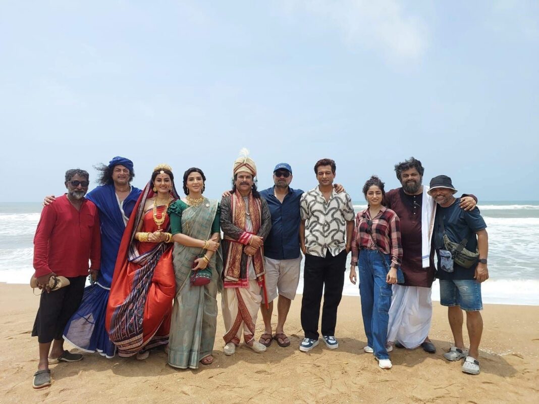 পরিবার ছেড়ে এখনো রাস্তায় চাকরি-হারা শিক্ষক-শিক্ষিকারা, সমুদ্র সৈকতে শিক্ষামন্ত্রীর ছবিকে কেন্দ্র করে তীব্র নিন্দা করছে রাজ্যবাসী