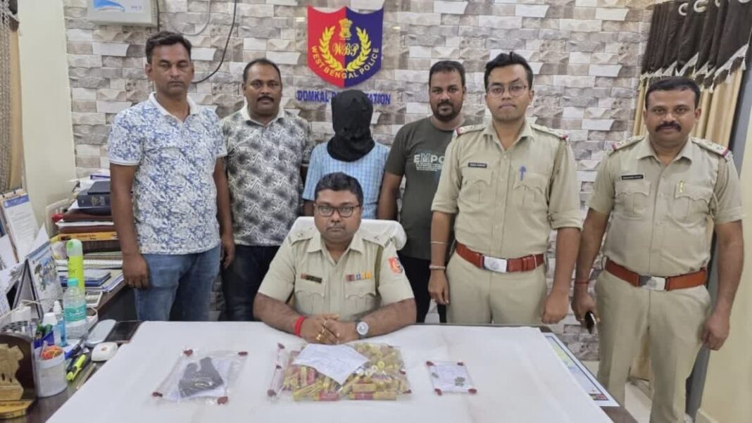 মুর্শিদাবাদে গোপন অভিযানে ধৃত এক ব্যক্তি, উদ্ধার বিপুল পরিমাণ গুলি ও অস্ত্র