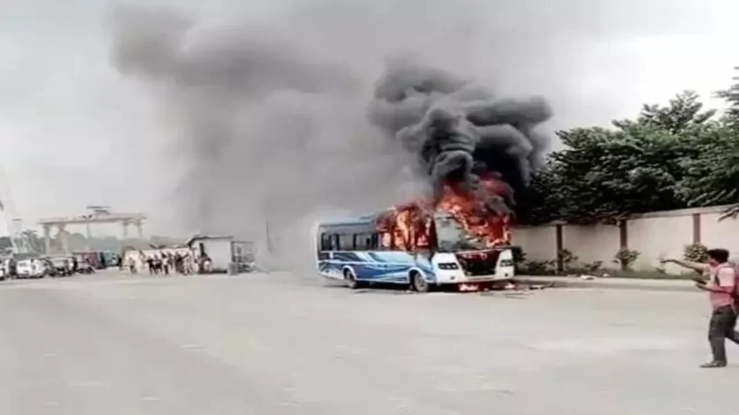 কলকাতায় চলন্ত সরকারি বাসে আচমকা আগুন, অল্পের জন্য রক্ষা পেল যাত্রীরা