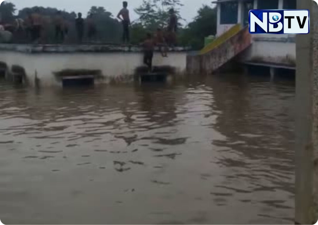 মুর্শিদাবাদের কান্দিতে বন্যায় বিপর্যস্ত বহু গ্রাম