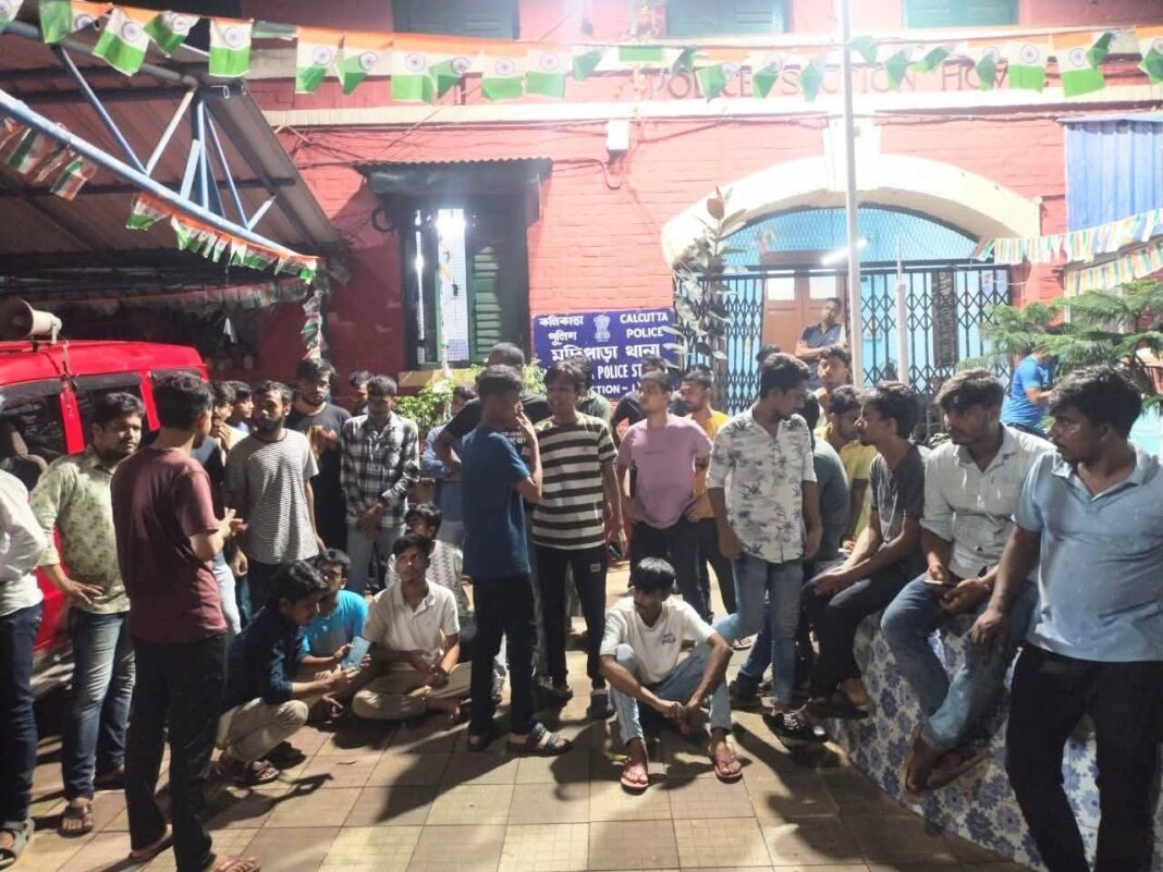 কলকাতা বিশ্ববিদ্যালয়ের হোস্টেলের মুসলিম ছাত্রদের ‘বাংলাদেশী’ তকমা দিয়ে দুষ্কৃতীদের সশস্ত্র হামলা, তৃনমূলের রাজত্বে বহিরাগত কারা