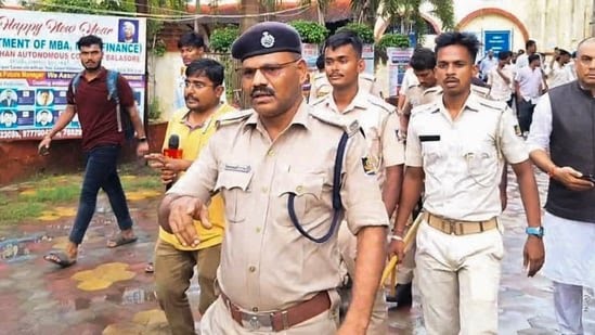 ওড়িশার ধেনকানালে আশ্রমের প্রধান পুরোহিতকে আশ্রমের মহিলাকে ধর্ষণের অভিযোগে গ্রেফতার করল পুলিশ