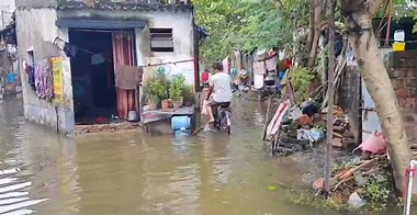 টানা বৃষ্টিতে জলে ডুবল বনগাঁ, ত্রাণ শিবিরে আশ্রয় নিয়েছে হাজার হাজার মানুষ