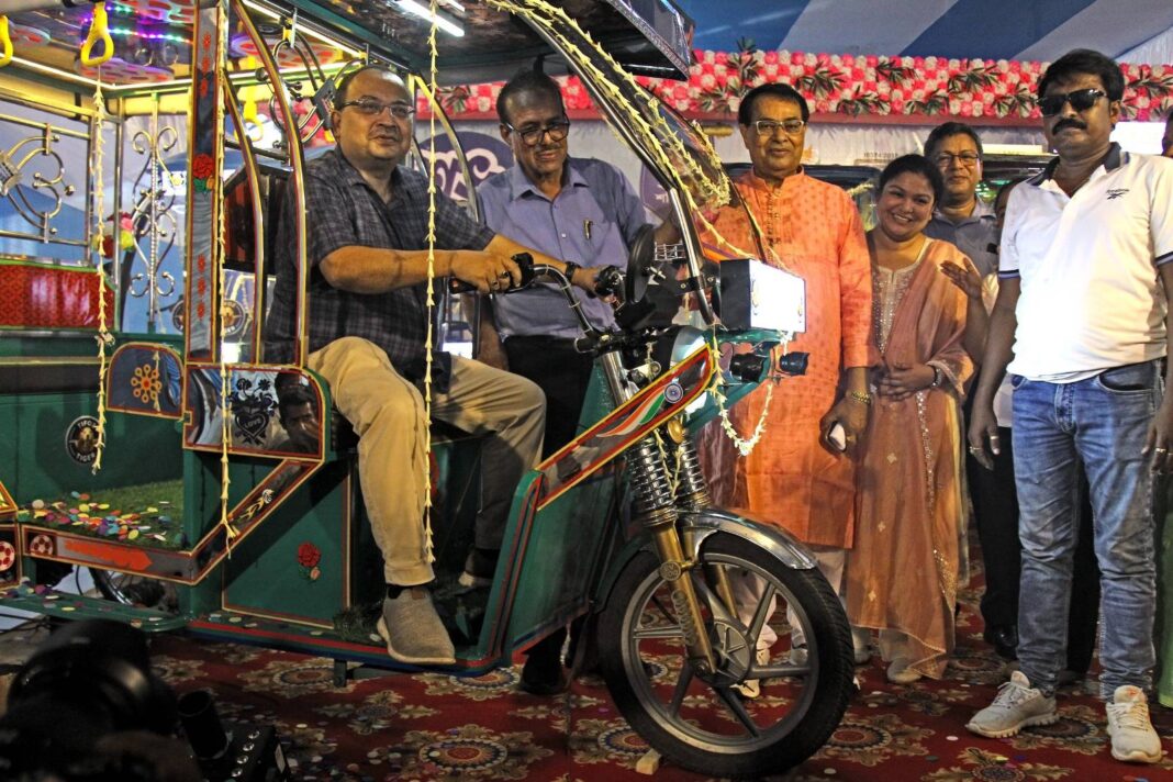 পুজোর আগে টোটো চালকদের জন্য নতুন নিয়ম, মুনাফা আয়ের জন্যই কি রাজ্য সরকারের এমন সিদ্ধান্ত?