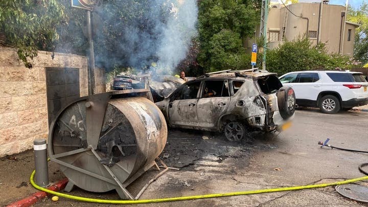 নেতানিয়াহুর বাড়ির সামনে আগুন জ্বালিয়ে গাজা দখলের পরিকল্পনার বিরুদ্ধে প্রতীবাদে সরব সাধারণ মানুষ