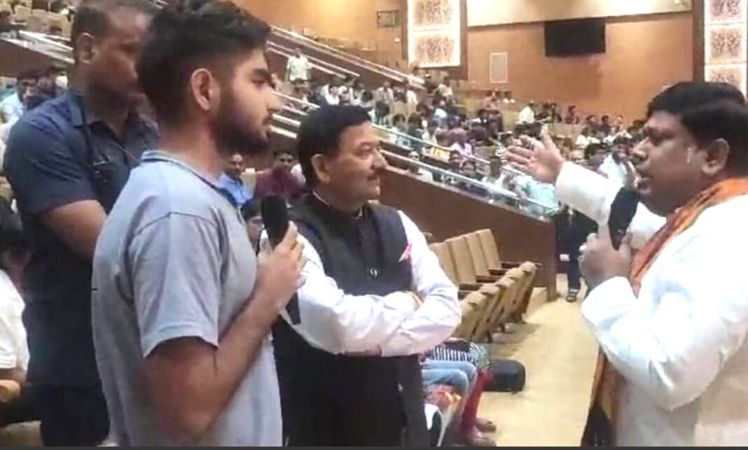 দুর্গাপুর NIT-এ ছাত্রের প্রশ্নে মেজাজ হারালেন সুকান্ত মজুমদার