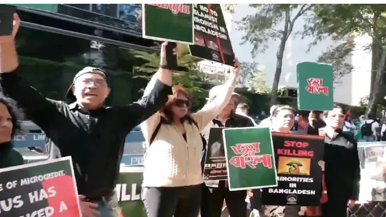 নিউ ইয়র্কে ইউনূসবিরোধী বিক্ষোভ, ক্ষোভে ফেটে পড়লেন প্রবাসী বাংলাদেশিরা