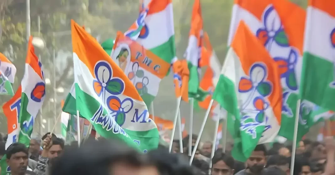 অভিযোগ উঠেছে একই সঙ্গে দুটি সরকারি চাকরি করছে মুর্শিদাবাদের তৃণমূল নেতার স্ত্রী, এখনো পথে চাকরিহারারা