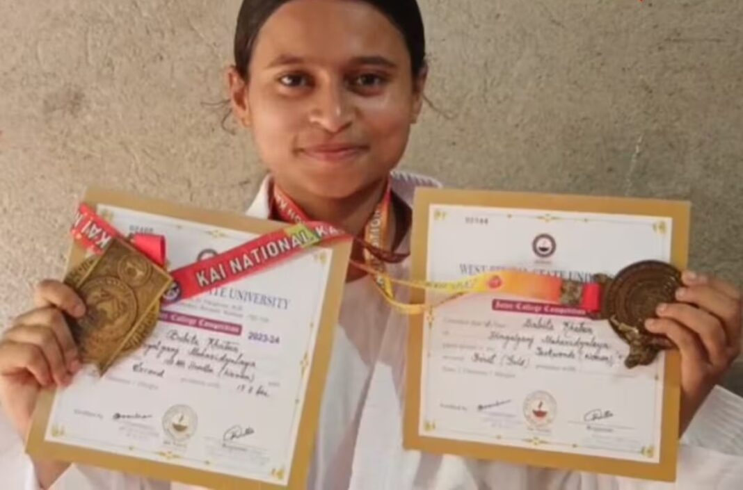 উত্তর ২৪ পরগনার বসিরহাট মহকুমার বাদুড়িয়া ব্লকের কুশুডাঙ্গা গ্রাম জুড়ে খুশির আমেজ