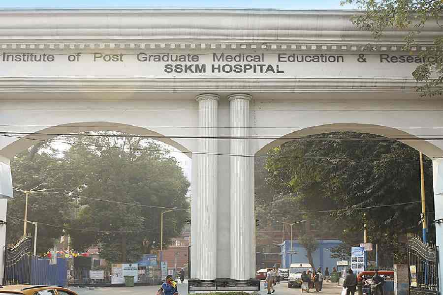 এসএসকেএম- এ এবার বেসরকারি হাসপাতালের মতো টাকা দিয়ে ভর্তি হতে হবে রোগীদের!