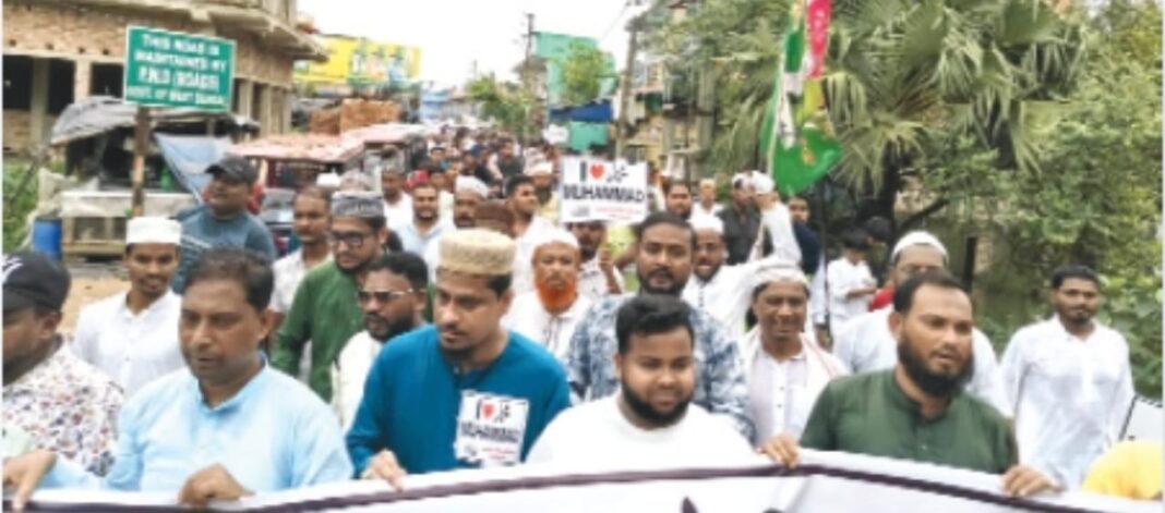 “যার জন্য এই পৃথিবী সৃষ্টি হয়েছে, তাঁকে ভালোবাসা কি কোনো অপরাধ?”’আই লাভ মুহাম্মদ’ সাইনবোর্ড বিতর্কে ক্ষুব্ধ পীরজাদা সাফেরি সিদ্দিকী