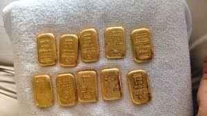 মুর্শিদাবাদে রানীনগরে ১ কেজির বেশি সোনা সহ দুই ধৃত ব্যক্তি