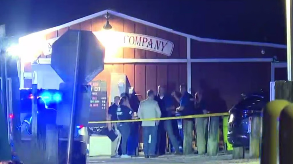 নর্থ ক্যারোলিনায় রেস্তোরাঁয় বন্দুকবাজের হামলা, তিন জন নিহত