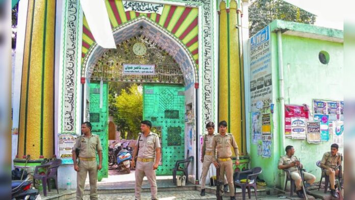 ‘আই লাভ মহম্মদ’ পোস্টারকে ঘিরে তোলপাড় উত্তরপ্রদেশের বেরেলিতে, হিংসার পর কঠোর নিরাপত্তা ও ধরপাকড় পুলিশের
