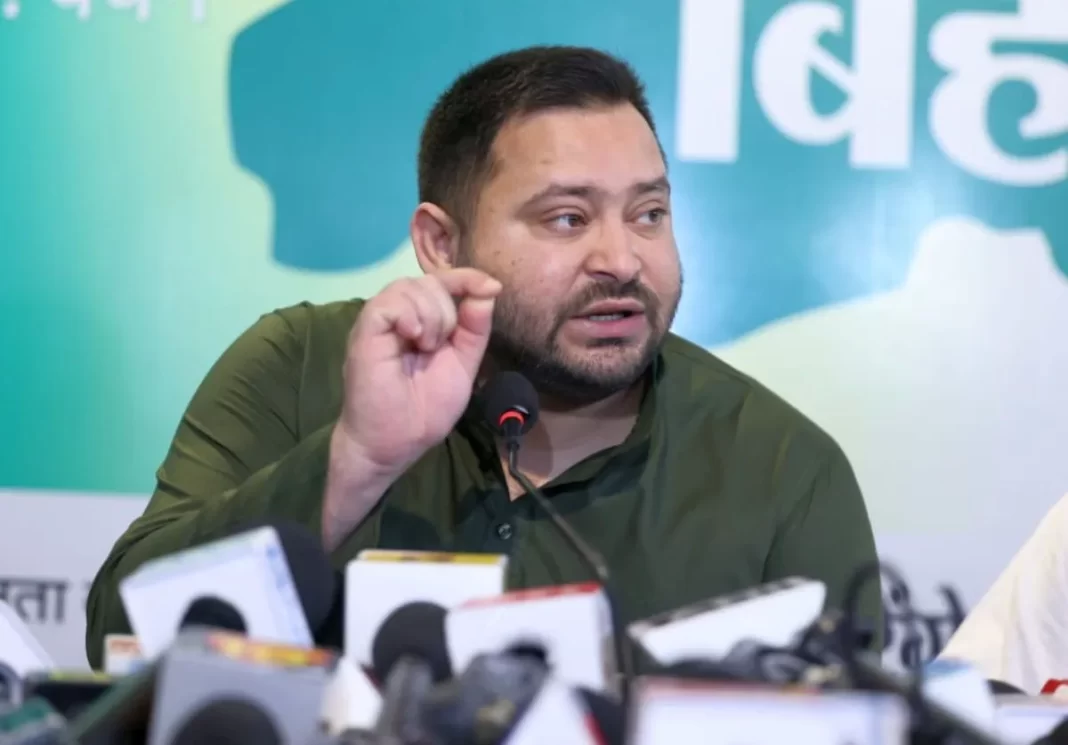 বিহারে ক্ষমতায় এলে প্রতিটি পরিবারে সরকারি চাকরি! বিহার ভোটের আগে লালু পুত্র তেজস্বী যাদবের বড় প্রতিশ্রুতি